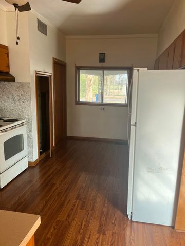 107 E Mockingbird Lane, Crane, MO 65633