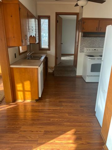 107 E Mockingbird Lane, Crane, MO 65633