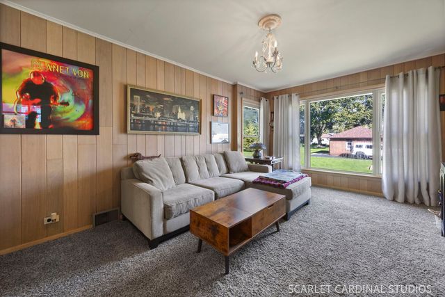 819 S Harvard Avenue, Villa Park, IL 60181