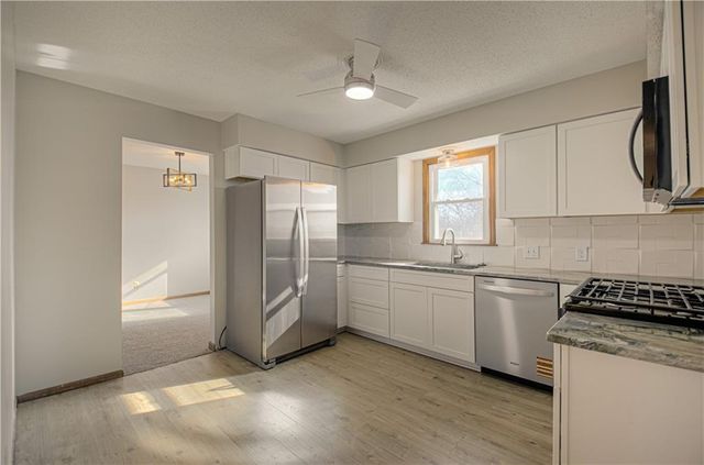 24475 W 83rd Street, Lenexa, KS 66227