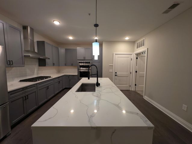 751 N 6th Street, 105 105, Columbus, OH 43215