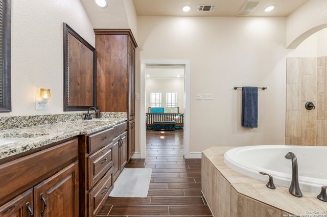 113 Westfield Landing, La Vernia, TX 78121