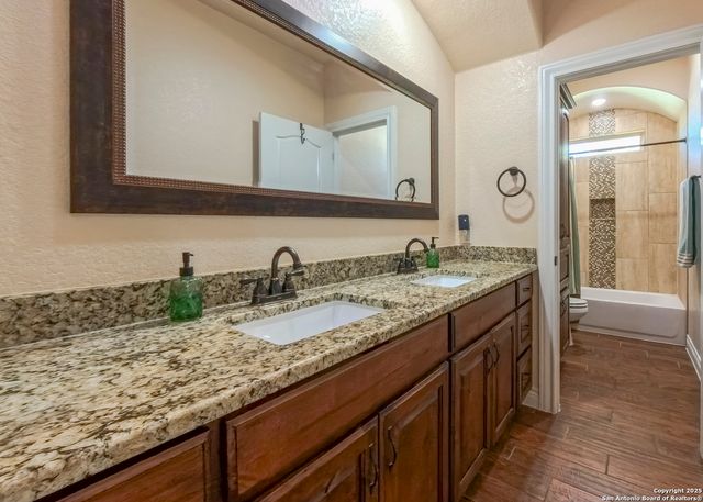 113 Westfield Landing, La Vernia, TX 78121