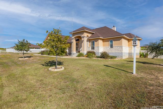 113 Westfield Landing, La Vernia, TX 78121
