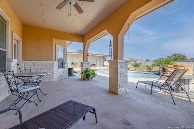 113 Westfield Landing, La Vernia, TX 78121