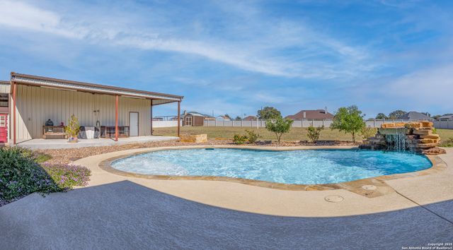 113 Westfield Landing, La Vernia, TX 78121