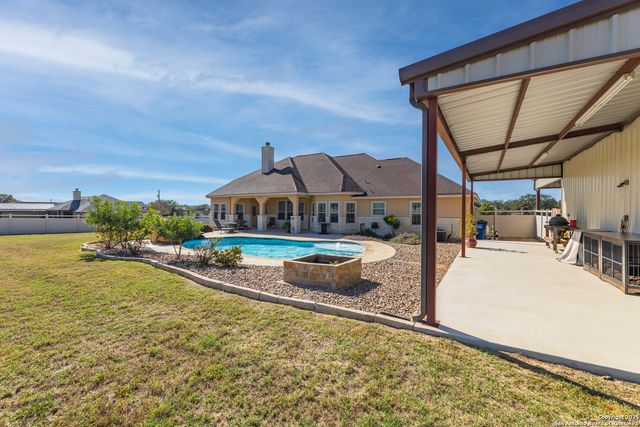 113 Westfield Landing, La Vernia, TX 78121
