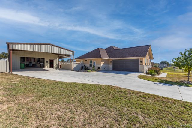 113 Westfield Landing, La Vernia, TX 78121
