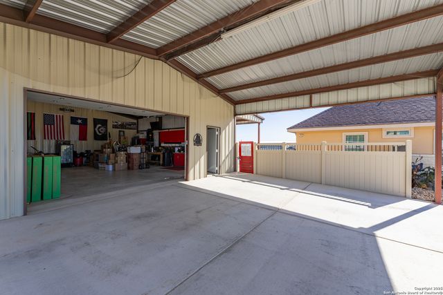 113 Westfield Landing, La Vernia, TX 78121