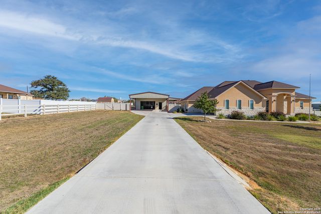113 Westfield Landing, La Vernia, TX 78121