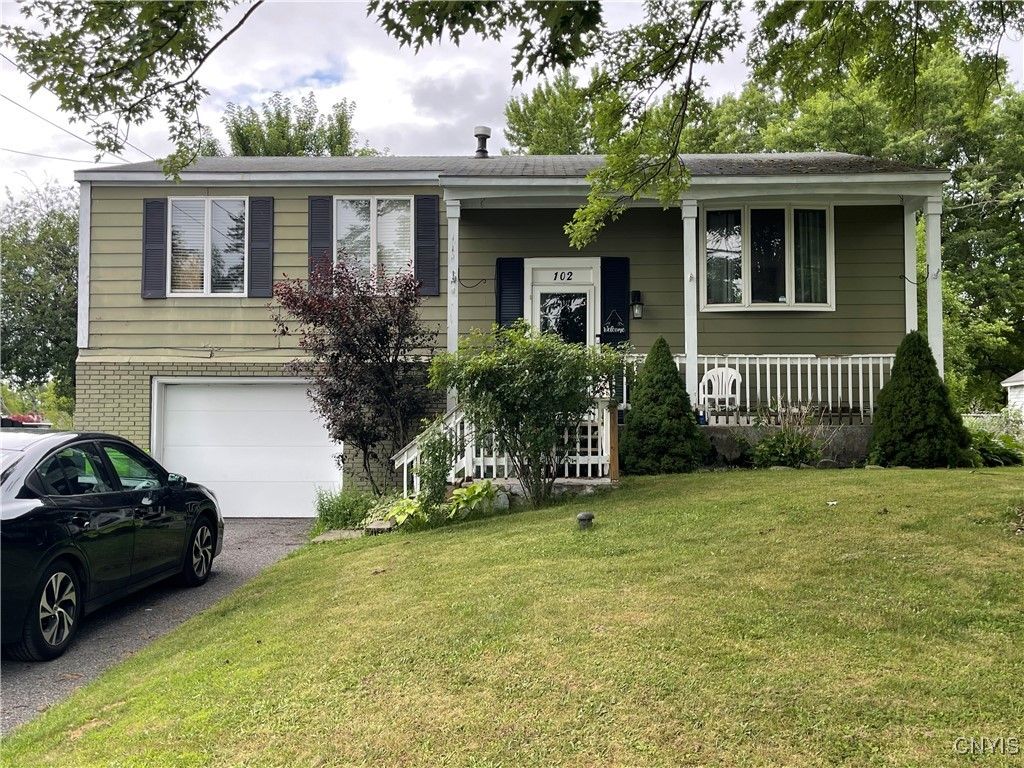 102 Cedarwood Boulevard, Van Buren, NY 13027