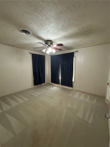 1005 Loma St, Alice, TX 78332