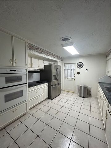 1005 Loma St, Alice, TX 78332
