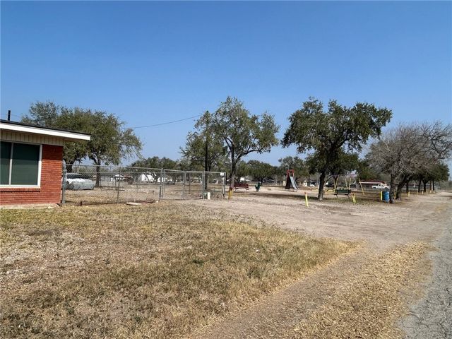 1005 Loma St, Alice, TX 78332