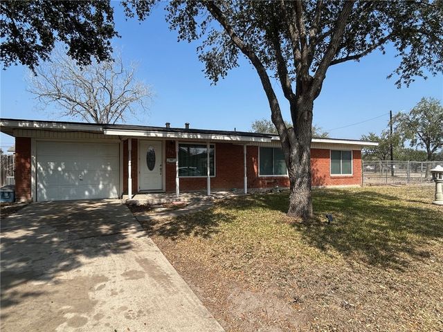 1005 Loma St, Alice, TX 78332