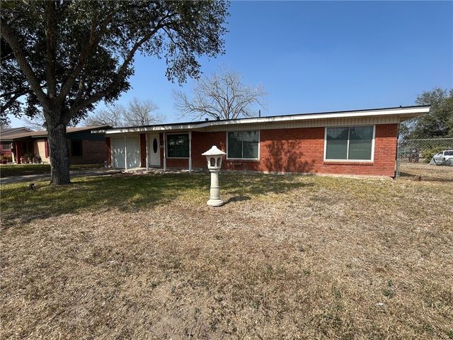 1005 Loma St, Alice, TX 78332