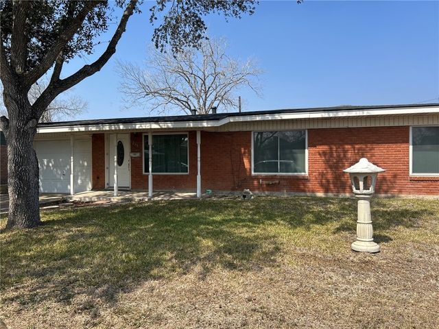 1005 Loma St, Alice, TX 78332