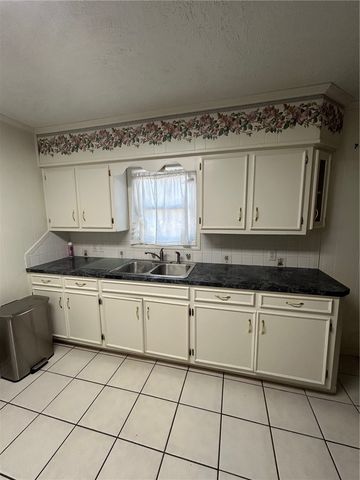 1005 Loma St, Alice, TX 78332