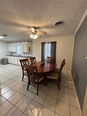 1005 Loma St, Alice, TX 78332