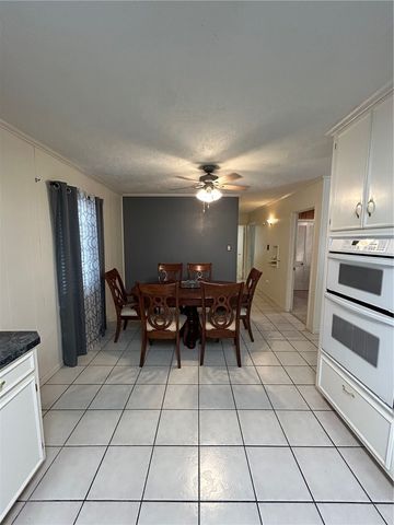 1005 Loma St, Alice, TX 78332