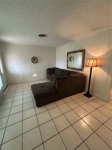 1005 Loma St, Alice, TX 78332