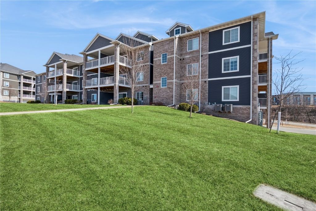 2867 Spring Rose Circle 109, Coralville, IA 52241