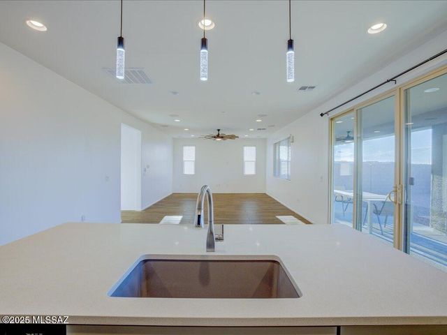 10081 S Moonlit Riverwalk Trail, Vail, AZ 85641