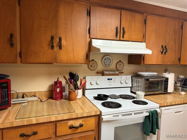 241 County Road 280 ., Valley Grande, AL 36701