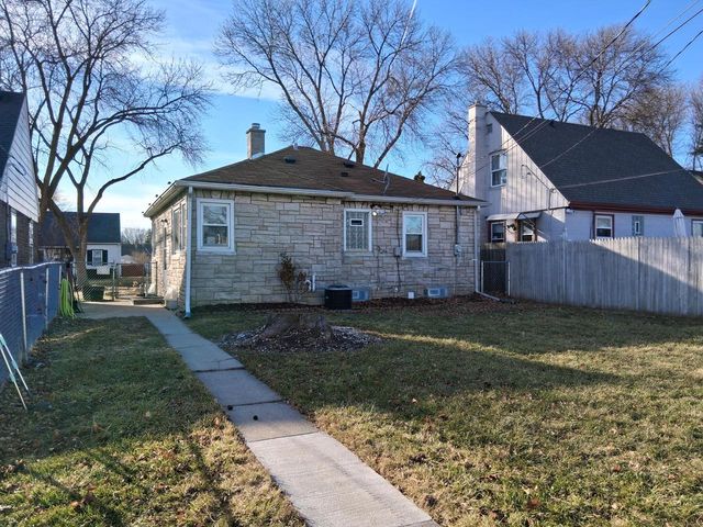 2470 S 62nd STREET, West Allis, WI 53219