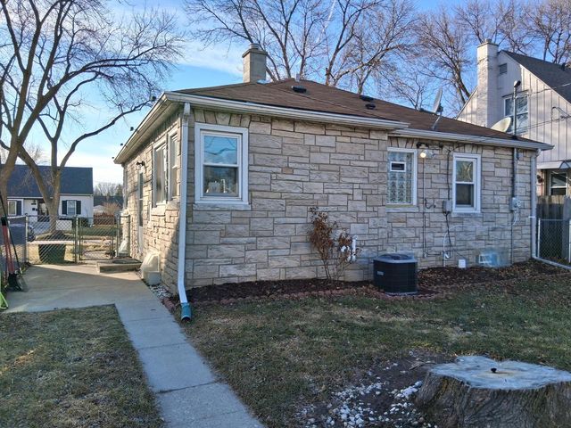 2470 S 62nd STREET, West Allis, WI 53219