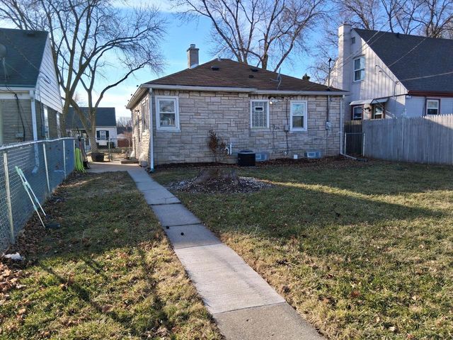 2470 S 62nd STREET, West Allis, WI 53219