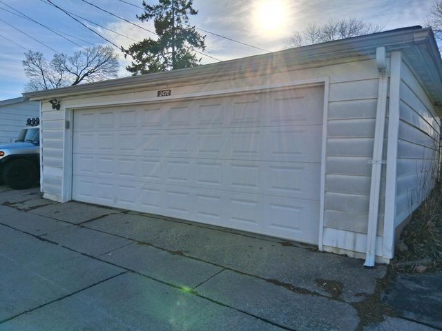 2470 S 62nd STREET, West Allis, WI 53219