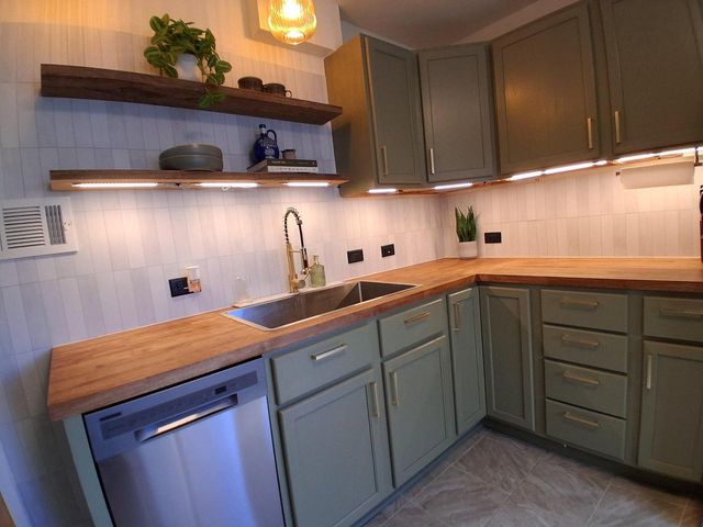 2470 S 62nd STREET, West Allis, WI 53219