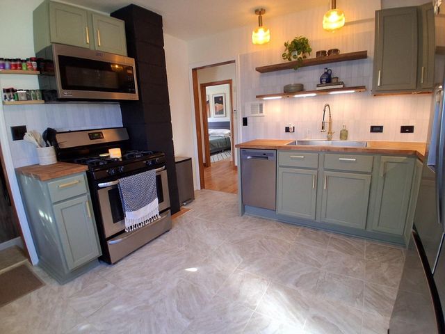 2470 S 62nd STREET, West Allis, WI 53219