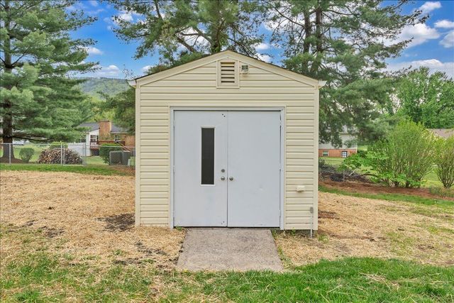 197 Apple Tree RD, Roanoke, VA 24019