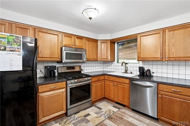 8 Cromwell Drive, Cheektowaga, NY 14043