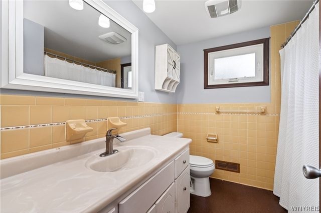 8 Cromwell Drive, Cheektowaga, NY 14043