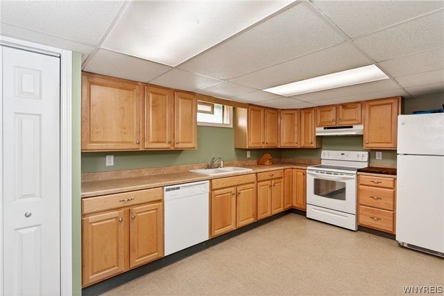 8 Cromwell Drive, Cheektowaga, NY 14043