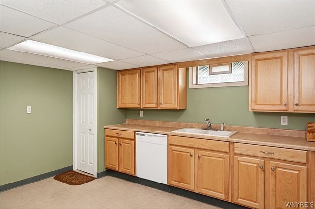 8 Cromwell Drive, Cheektowaga, NY 14043
