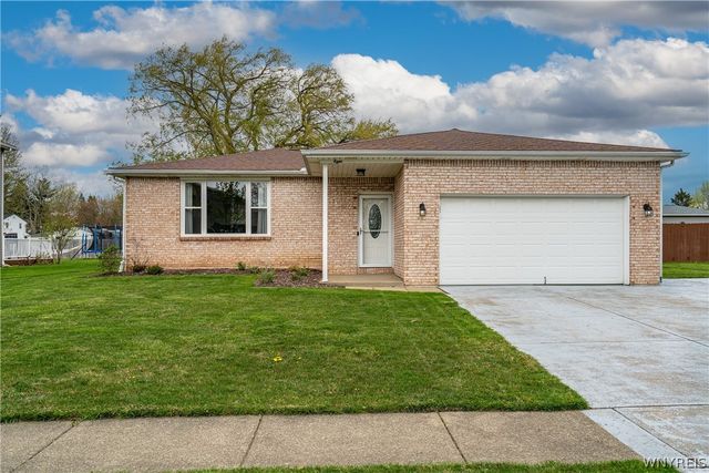 8 Cromwell Drive, Cheektowaga, NY 14043