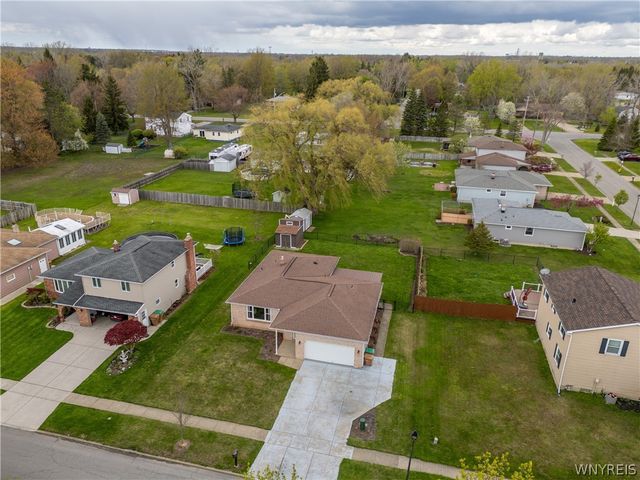 8 Cromwell Drive, Cheektowaga, NY 14043