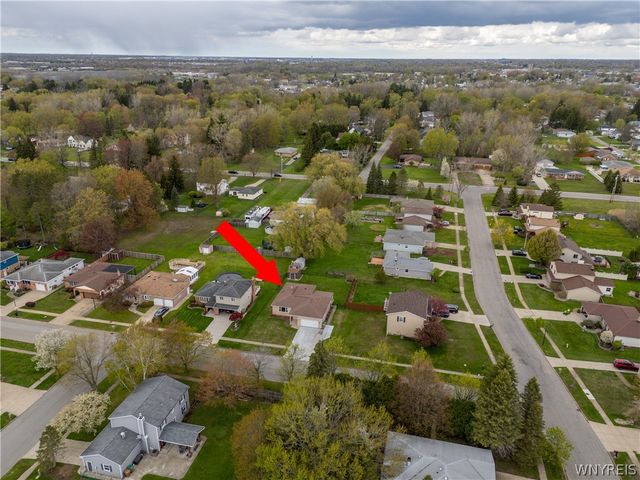 8 Cromwell Drive, Cheektowaga, NY 14043
