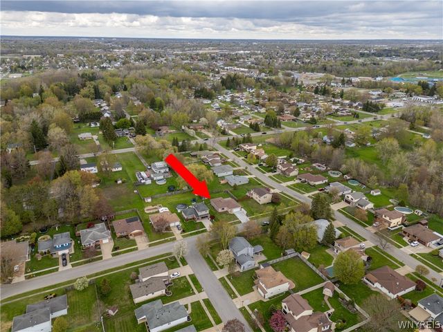 8 Cromwell Drive, Cheektowaga, NY 14043