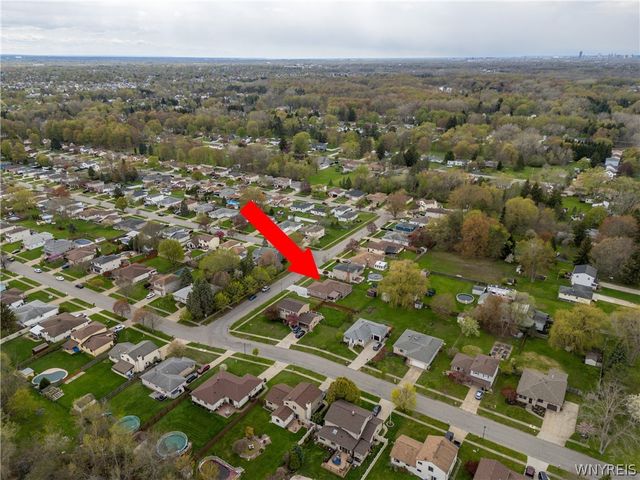 8 Cromwell Drive, Cheektowaga, NY 14043