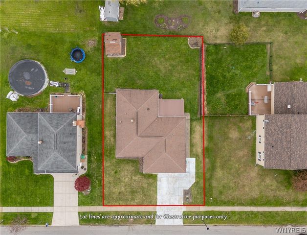 8 Cromwell Drive, Cheektowaga, NY 14043