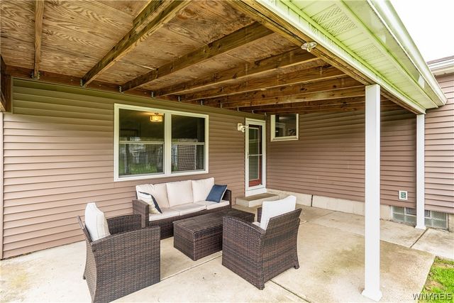 8 Cromwell Drive, Cheektowaga, NY 14043
