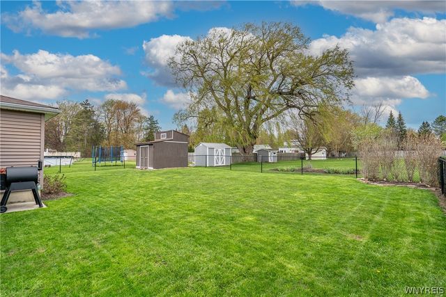 8 Cromwell Drive, Cheektowaga, NY 14043