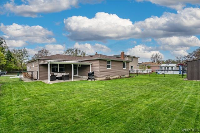 8 Cromwell Drive, Cheektowaga, NY 14043