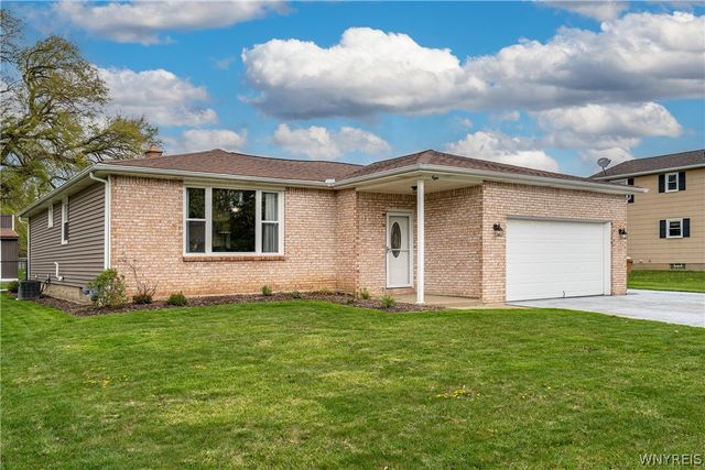 8 Cromwell Drive, Cheektowaga, NY 14043