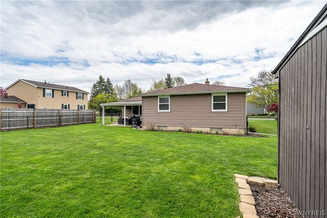 8 Cromwell Drive, Cheektowaga, NY 14043